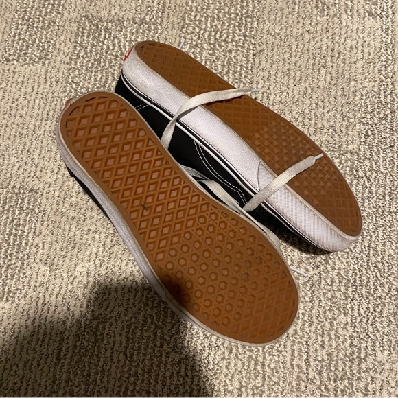 Black and white vans - Picture 3 of 4